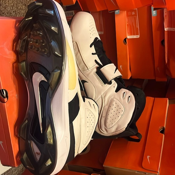 Nike air zoom boss shark football cleats white black metallic silver 310964 101 main image 4